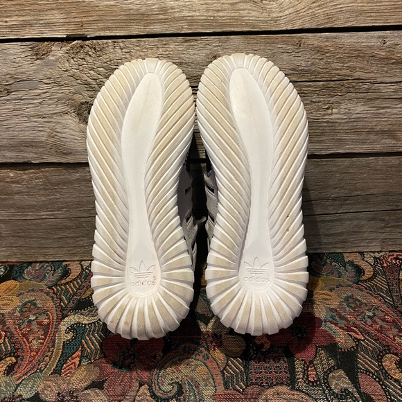 🤡BOGO🤡 ADIDAS Tubular Nova Primeknit in Black & White - Mens 7 EU40 - Picture 8 of 12